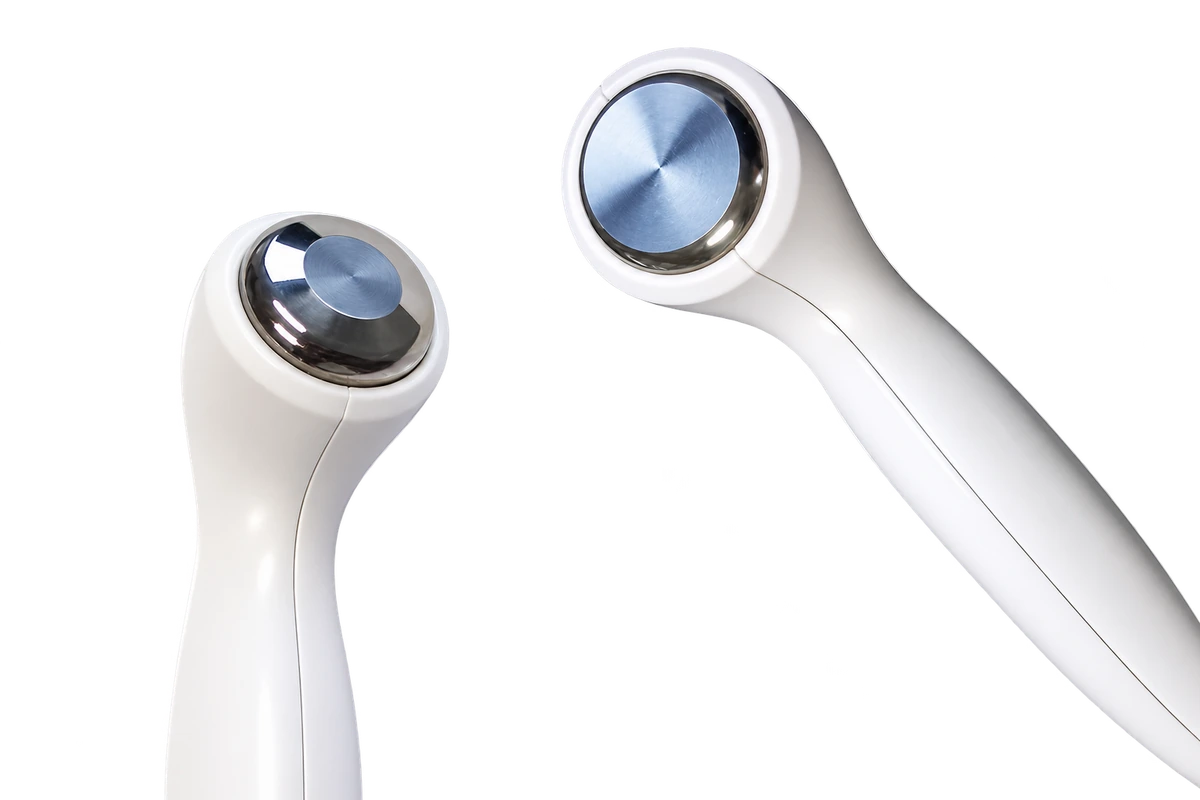 Zwei Behandlungsköpfe des Titan F4